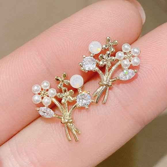 Jewelry - NEW 14K Gold Plated Diamond Flower Stud Earrings a